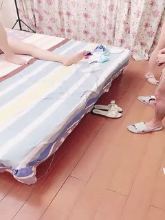 一级一级特黄女人精品毛片骚逼让小哥哥激情双飞【上篇】主动上位享受小哥打桩机式快速抽插爆草，浪叫让小哥吃奶玩逼好姐姐帮忙玩骚奶子